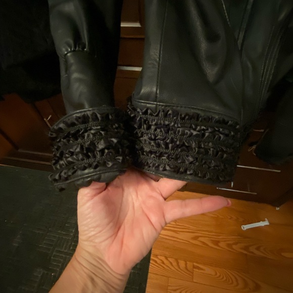 Leather jacket - Picture 2 of 5